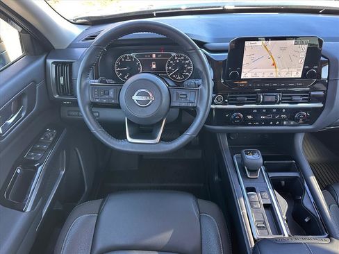 Used 2023 Nissan Pathfinder SL w/ Black Appearance Package image 10