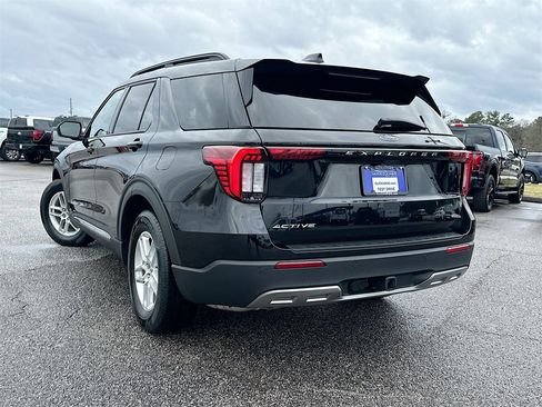 Used 2025 Ford Explorer Active w/ Active Comfort Package image 6