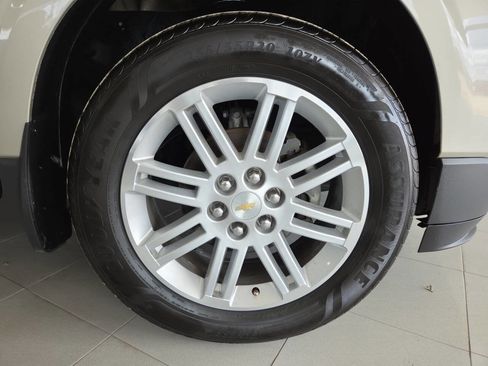 Used 2015 Chevrolet Traverse LT w/ Style and Technology Package FWD image 9