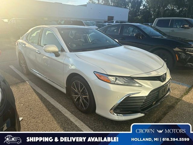 Used 2023 Toyota Camry XLE w/ Navigation Package FWD image 1