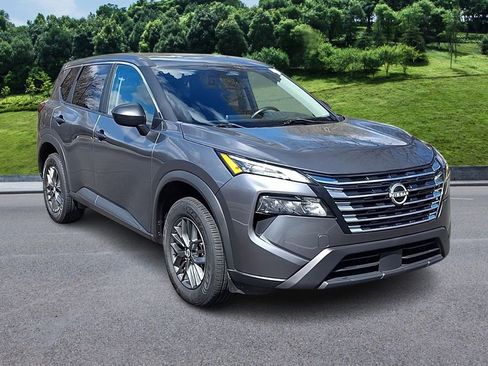 Used 2024 Nissan Rogue S image 2