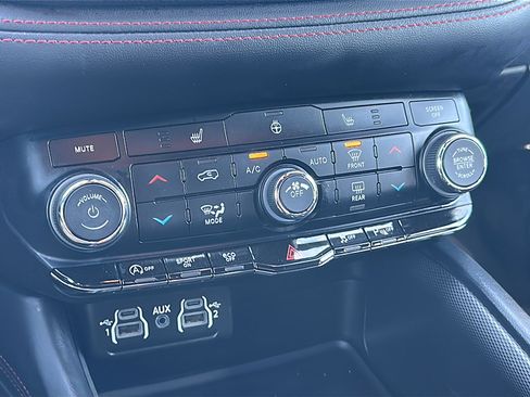 Used 2023 Dodge Durango GT image 34