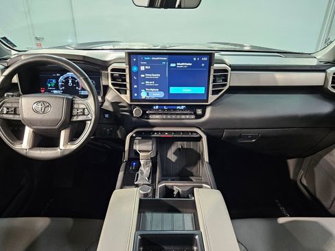 Used 2025 Toyota Tundra Limited AWD/4WD image 10