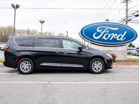 Used 2023 Chrysler Voyager LX image 1