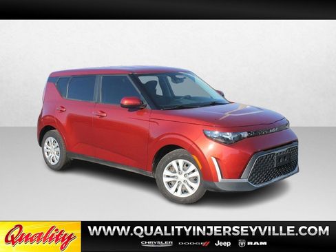 Used 2023 Kia Soul LX image 1