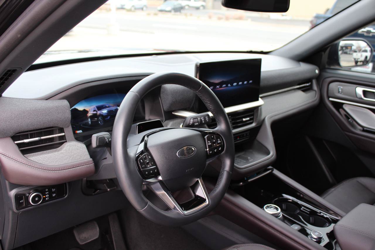 Used 2025 Ford Explorer Platinum w/ LUX Leather Package AWD/4WD image 11