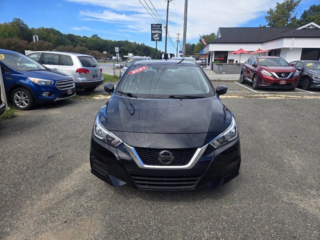 Used 2021 Nissan Versa SV FWD image 2