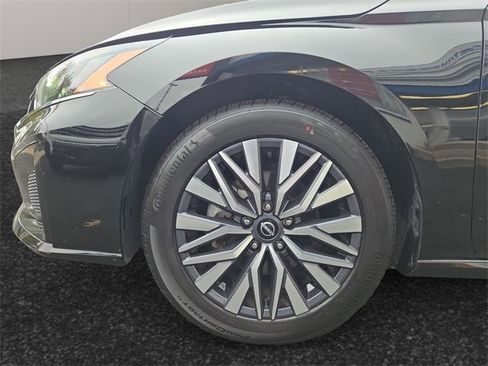 Used 2024 Nissan Altima 2.5 SV image 4