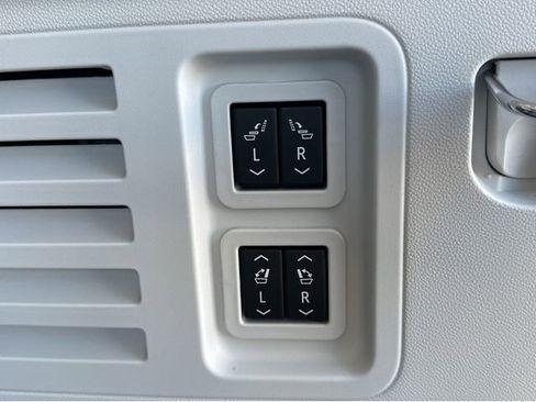 New 2026 Buick Enclave Avenir w/ Super Cruise Package AWD/4WD image 32