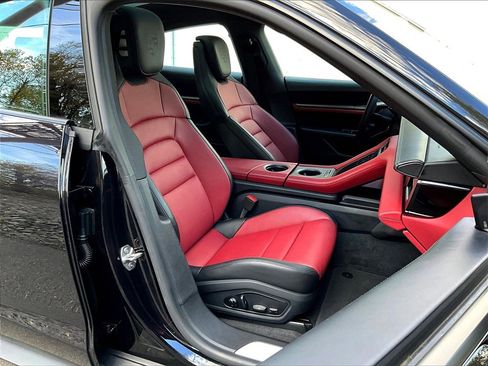Used 2025 Porsche Taycan image 12