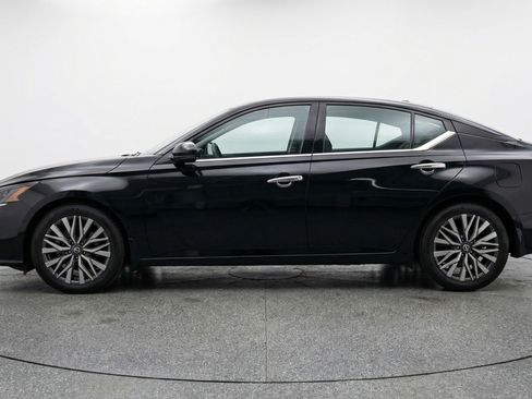 Used 2025 Nissan Altima 2.5 SV image 5