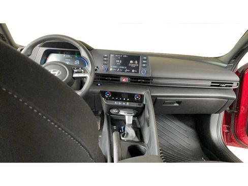 Certified 2025 Hyundai Elantra Sport image 6