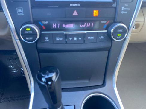 Used 2016 Toyota Camry XLE w/ Moonroof Package image 22