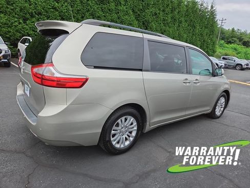 Used 2017 Toyota Sienna XLE Premium FWD image 7
