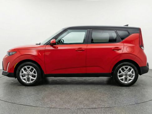 Used 2025 Kia Soul LX w/ LX Technology Package image 5