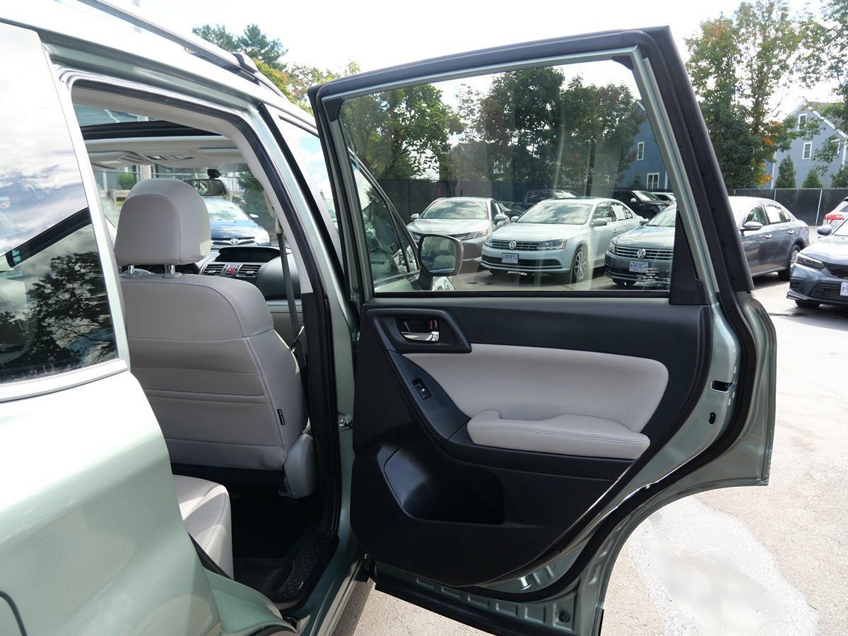 Used 2015 Subaru Forester 2.5i Limited AWD/4WD image 30
