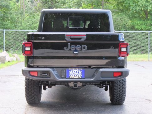 New 2025 Jeep Gladiator Willys image 19