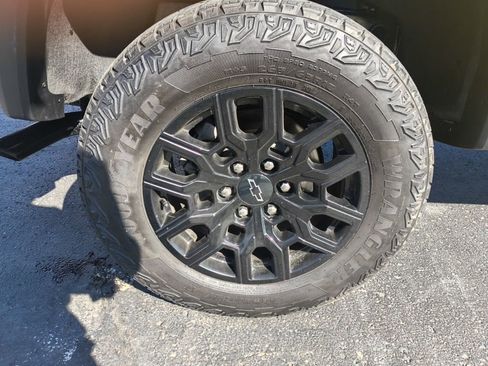 Used 2023 Chevrolet Colorado Trail Boss w/ Technology Package image 11