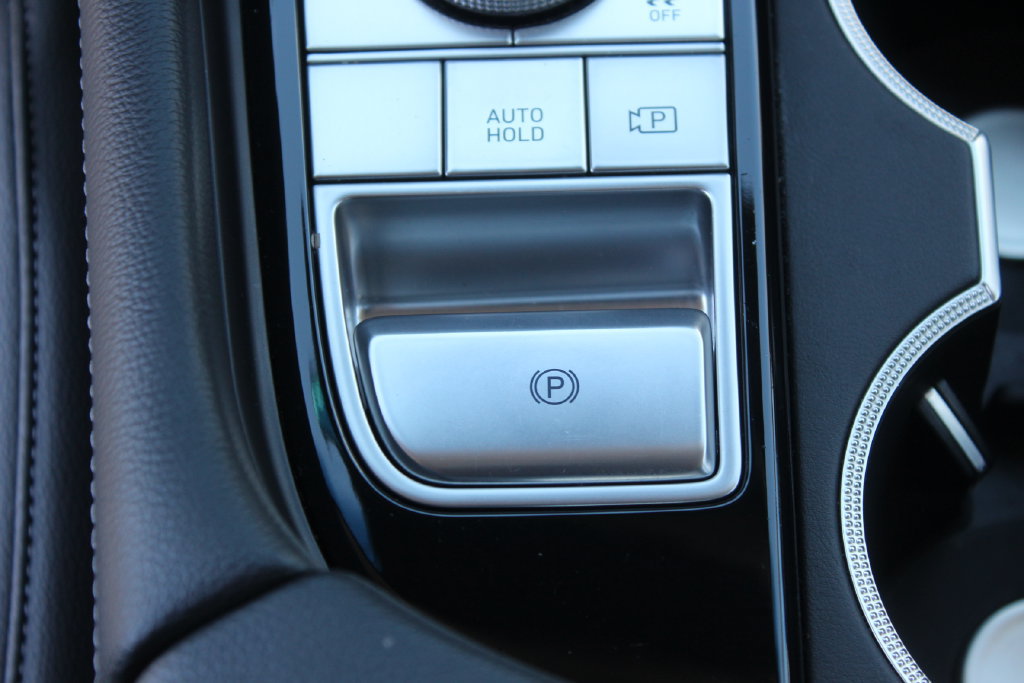 Used 2023 Genesis G70 2.0T AWD/4WD image 17