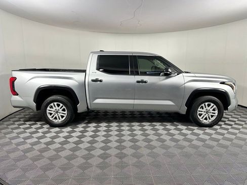 Used 2022 Toyota Tundra SR5 w/ Convenience Package image 5
