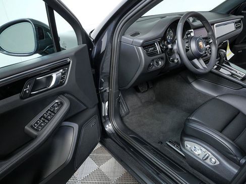 Used 2026 Porsche Macan AWD/4WD image 8