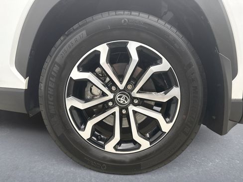 Used 2024 Toyota Corolla Cross AWD Hybrid w/ Moonroof Package image 26