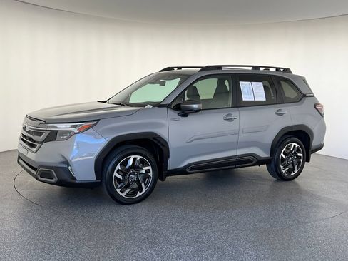 Certified 2025 Subaru Forester Limited w/ Popular Package AWD/4WD image 9