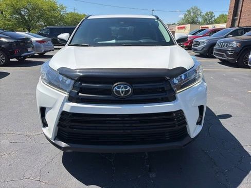 Used 2019 Toyota Highlander AWD V6 image 2