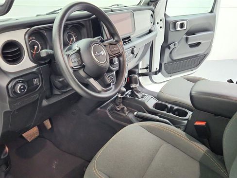 Used 2024 Jeep Gladiator Sport image 23