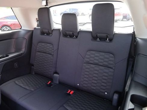 Certified 2025 Nissan Pathfinder SV w/ SV Premium Package FWD image 12