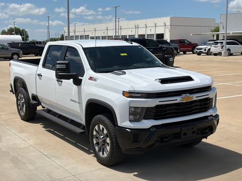 Used 2025 Chevrolet Silverado 2500 Custom w/ Custom Value Package AWD/4WD image 12