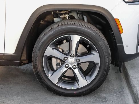 New 2026 Jeep Grand Cherokee L Limited w/ Luxury Tech Group II RWD image 11