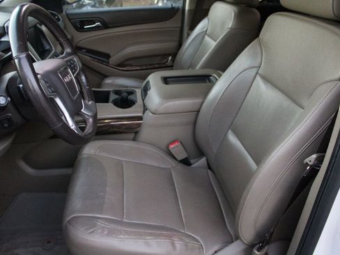 Used 2018 GMC Yukon XL SLT w/ Open Road Package image 10