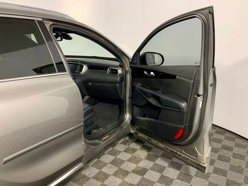 Used 2017 Kia Sorento SX image 32