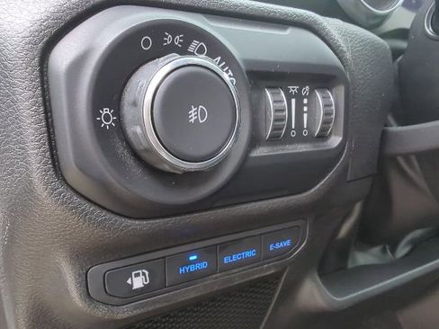 Used 2022 Jeep Wrangler Unlimited Sahara w/ Cold Weather Group image 11