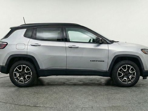 Used 2025 Jeep Compass Trailhawk image 11