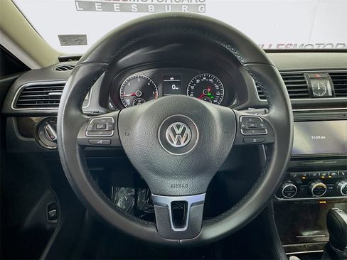 Used 2014 Volkswagen Passat TDI SEL Premium image 11
