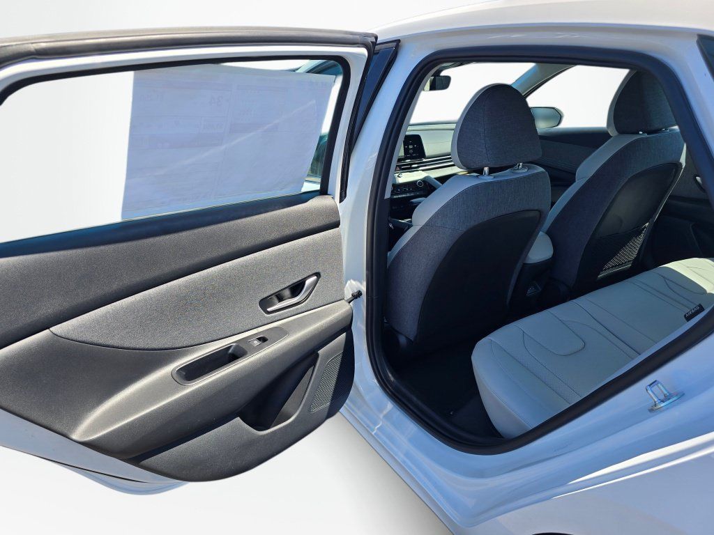 New 2026 Hyundai Elantra Limited FWD image 37