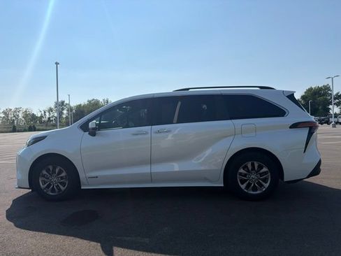 Used 2021 Toyota Sienna XLE FWD image 16
