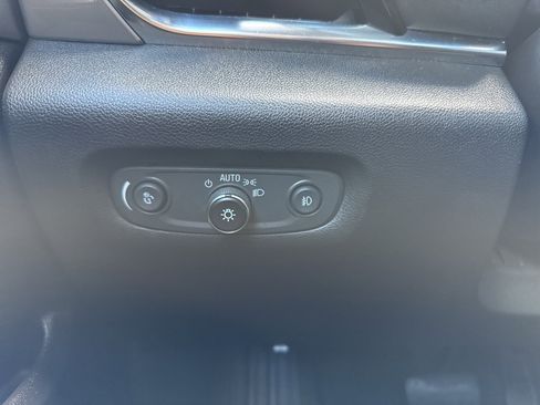 Used 2021 Chevrolet Traverse RS image 41