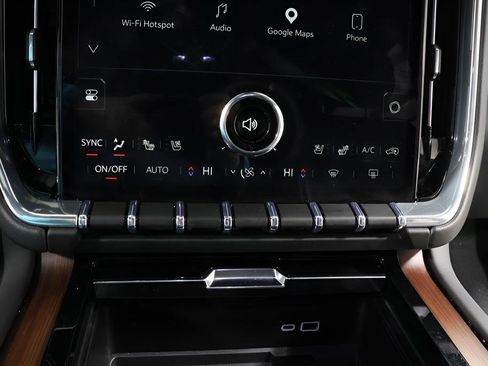 Used 2025 GMC Yukon XL Denali image 10