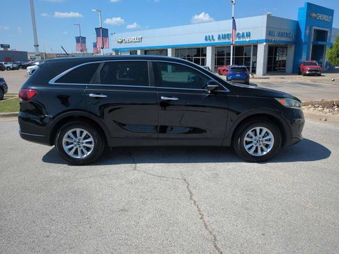Used 2019 Kia Sorento FWD image 9