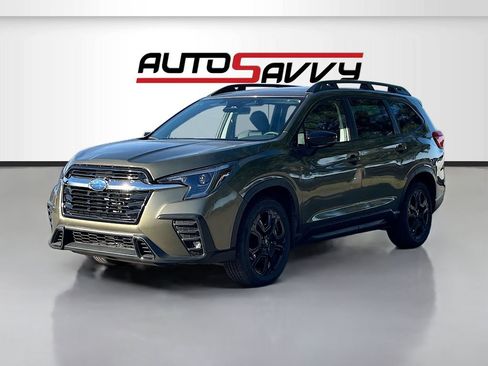 Used 2025 Subaru Ascent Onyx Edition image 3