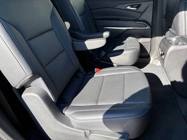 Used 2025 Chevrolet Traverse LT AWD/4WD image 17