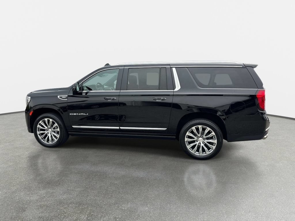 Used 2022 GMC Yukon XL Denali w/ Denali Premium Package AWD/4WD image 7