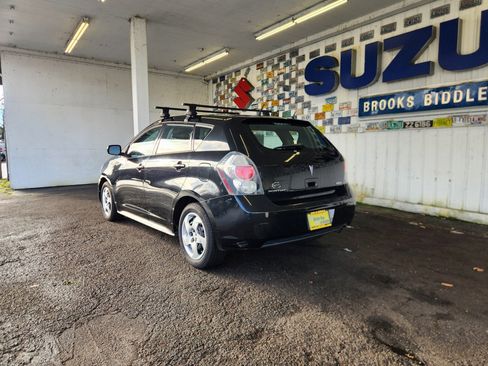 Used 2010 Pontiac Vibe w/ Sun And Sound Package image 5
