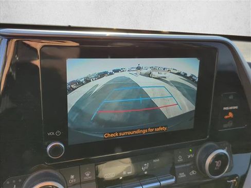 Certified 2023 Toyota Highlander XLE image 16