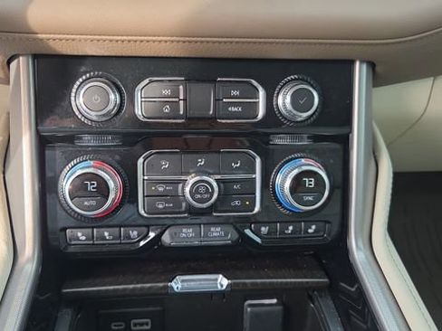 Used 2024 GMC Yukon XL Denali image 11
