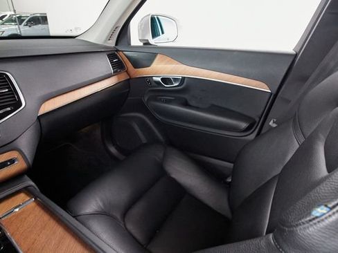Certified 2023 Volvo XC90 B6 Plus AWD/4WD image 8