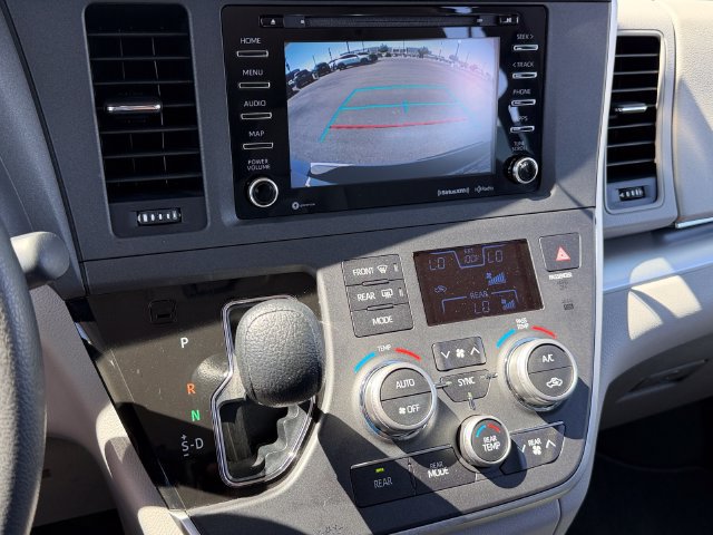 Used 2020 Toyota Sienna LE w/ Carpet Mat Package FWD image 18